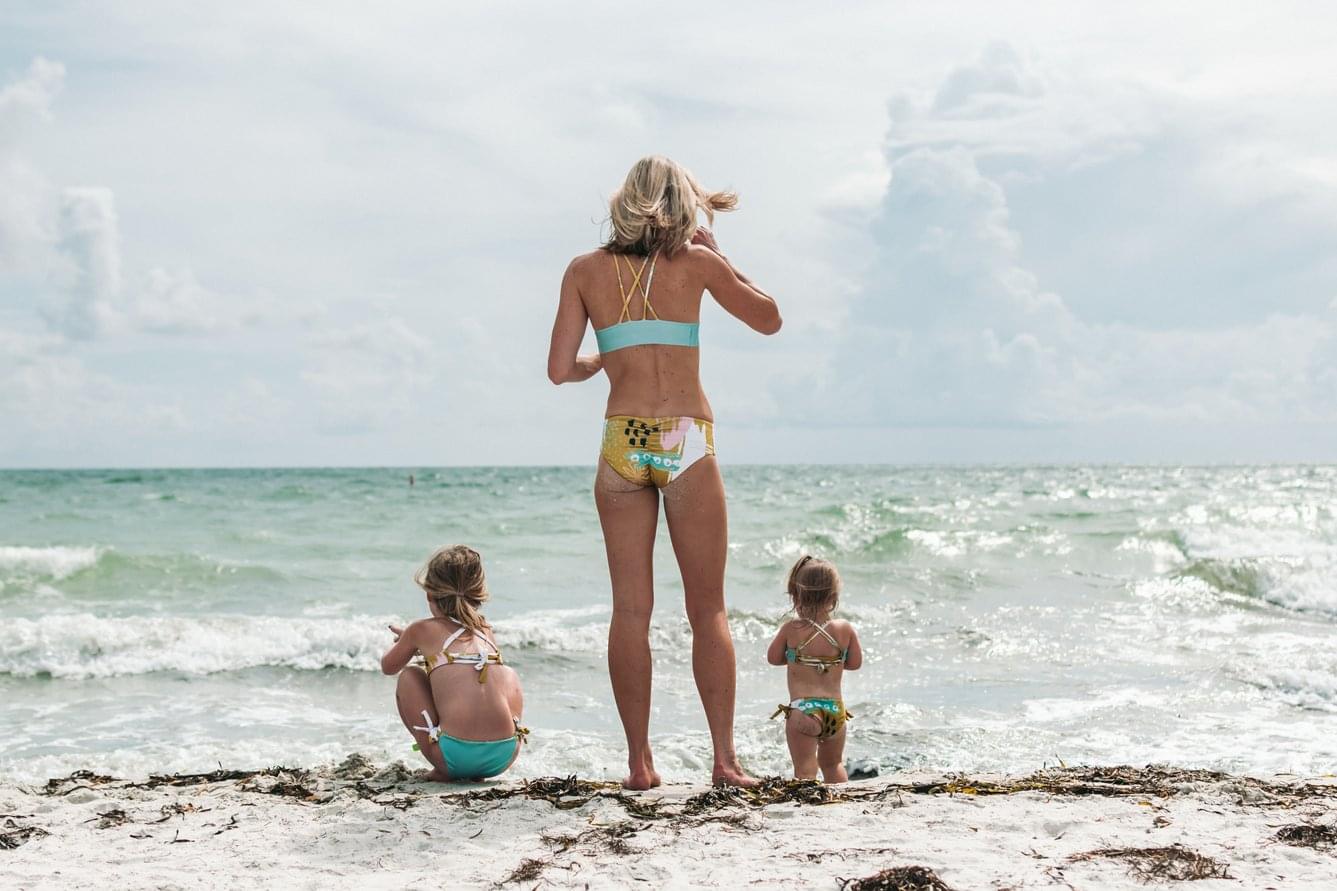 KaiKini tushies at the beach